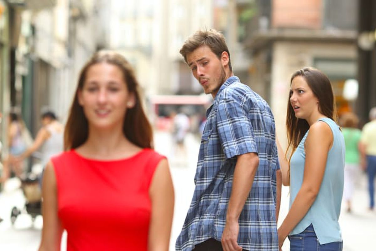 Distracted Boyfriend meme about Golde